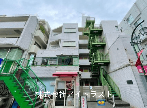 post-image, 20250517199