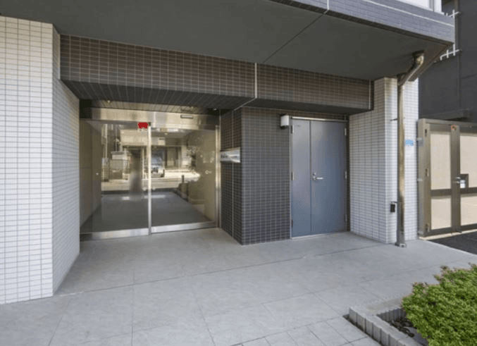 post-image, 20250520375