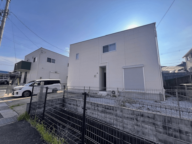 post-image, 20250820276